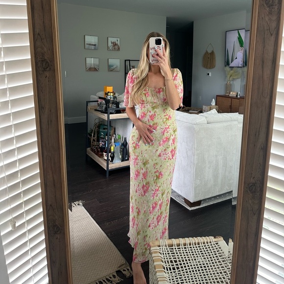 ASTR The Label Tie Back Flutter Sleeve Midi Dress - Picture 3 of 6